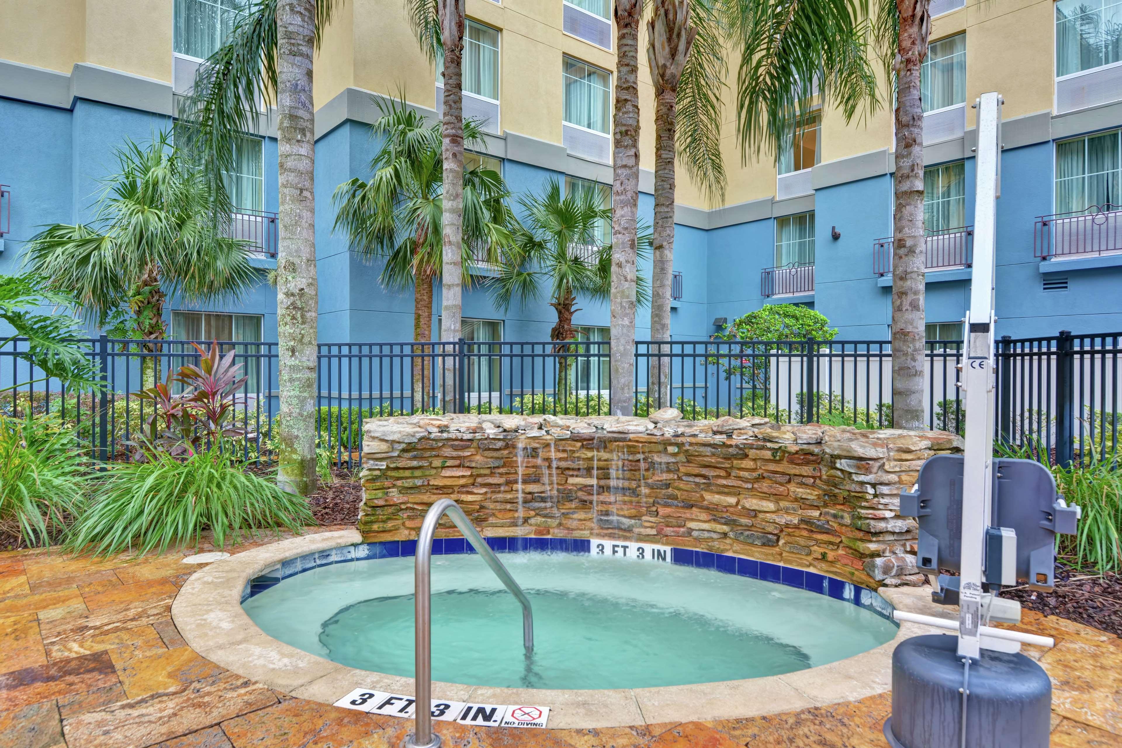 Hilton Garden Inn Orlando Lake Buena Vista Exterior photo