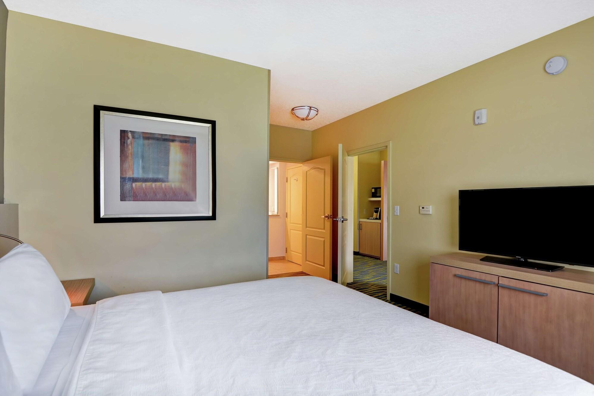 Hilton Garden Inn Orlando Lake Buena Vista Exterior photo