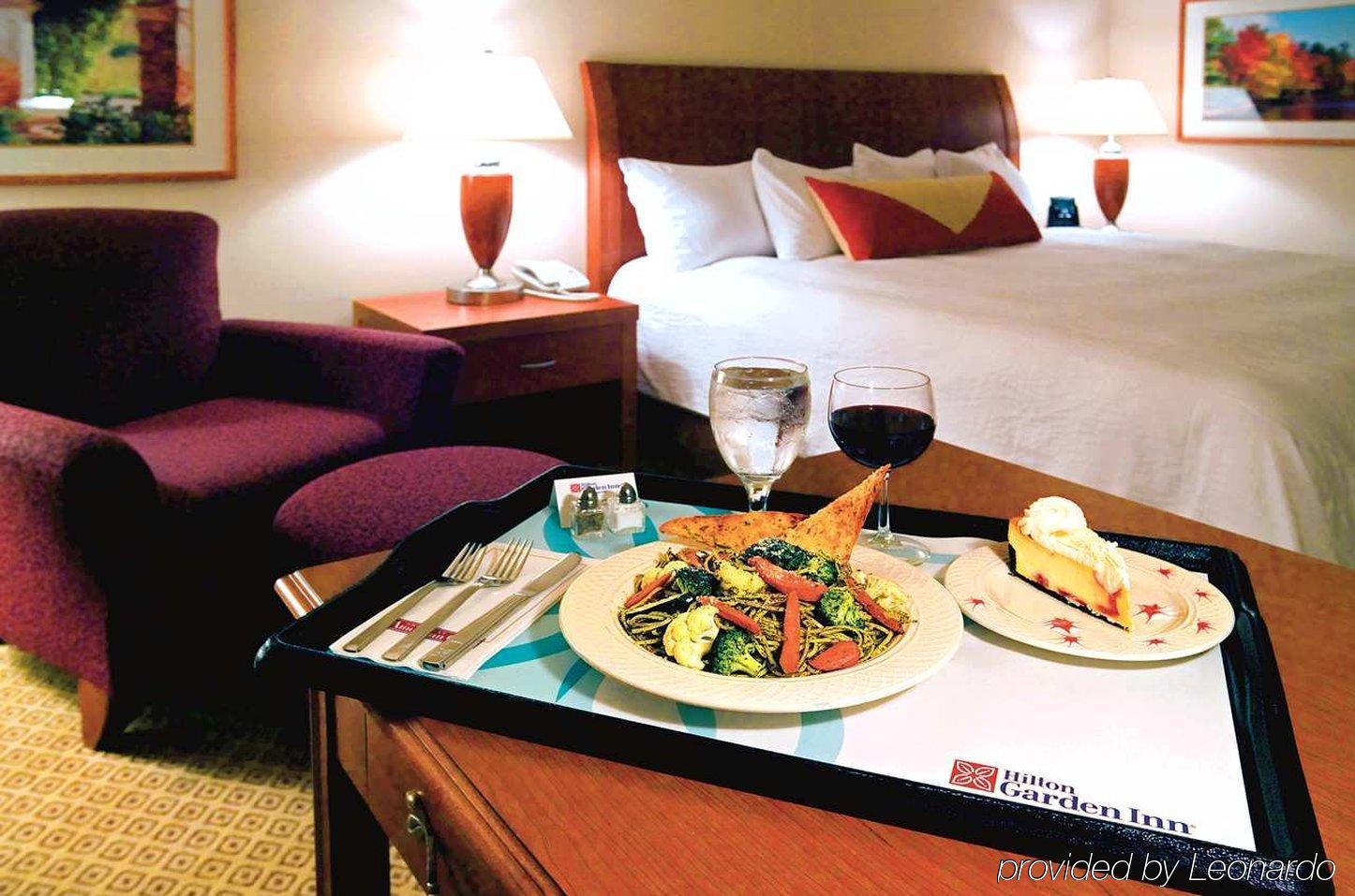 Hilton Garden Inn Orlando Lake Buena Vista Room photo